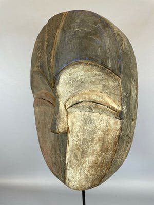 Lega - 210821 - Tribal used African mask from the Lega Bwami - Congo. kopen? Bied vanaf 65!
