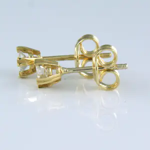 18k geel gouden solitair oorknoppen met briljant geslepen diamant tot. 0.22ct kopen? Bied vanaf 325!