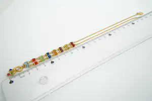 62 - Kleurrijke 20 karaat geel gouden halssieraad met gefacetteerde kralen kopen? Bied vanaf 800!