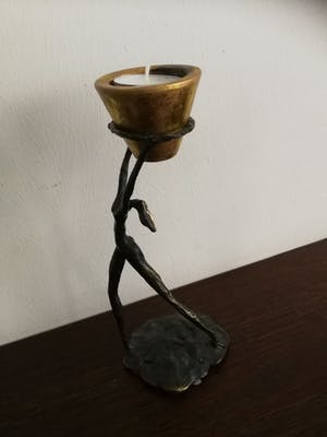 Corry Ammerlaan - Licht brengende vrouw brons kopen? Bied vanaf 1!