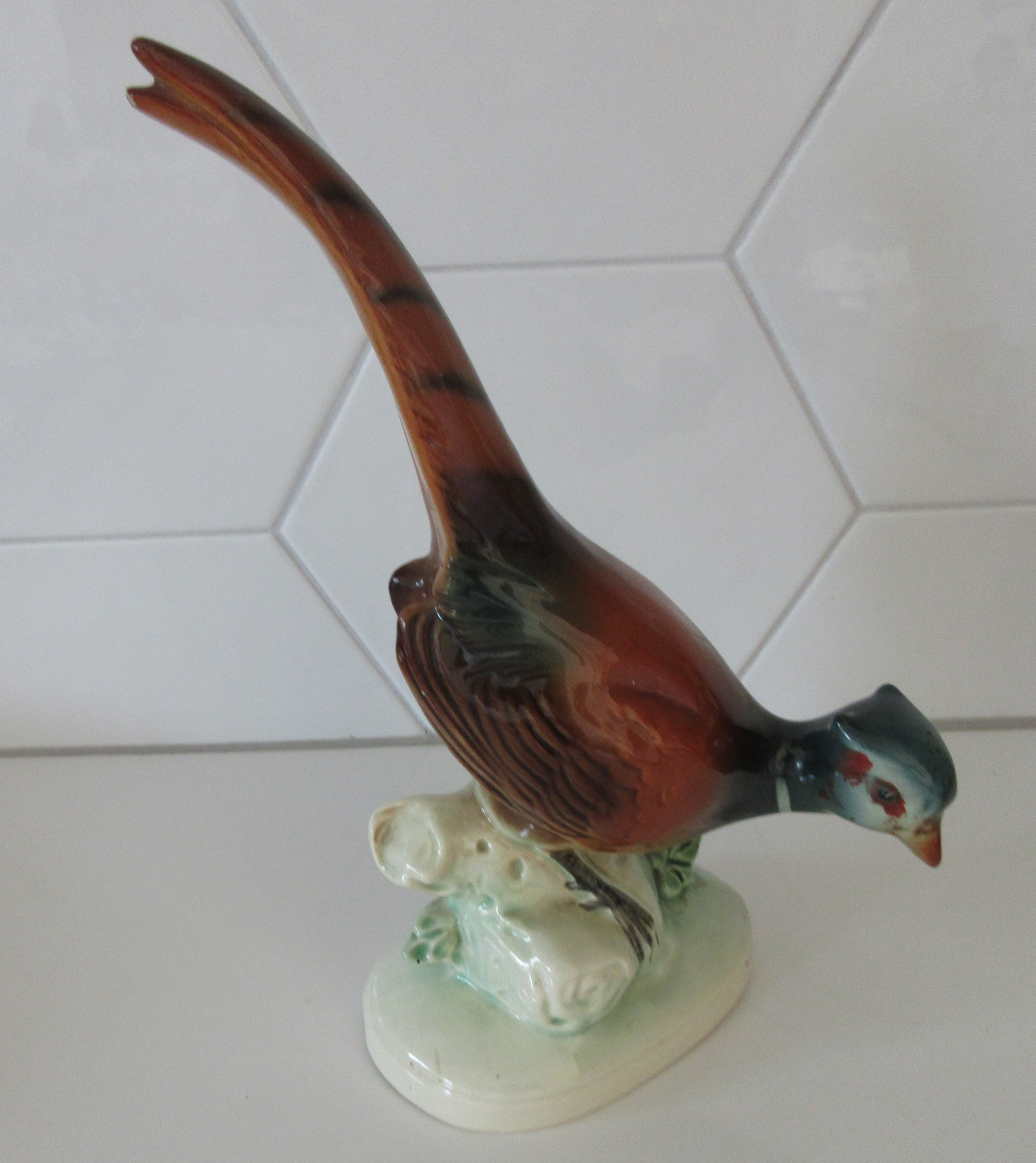 Niet of onleesbaar gesigneerd - Art deco aardewerken plastiek van een fazant verkocht voor € 1!