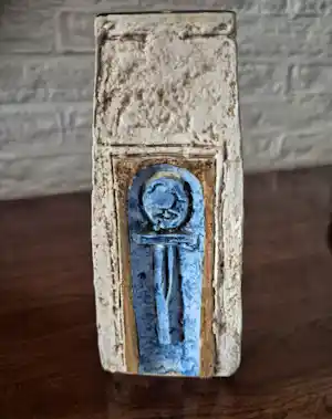 AcheterTROIKA pottery - Coffin vase? Enchérissez de 110!