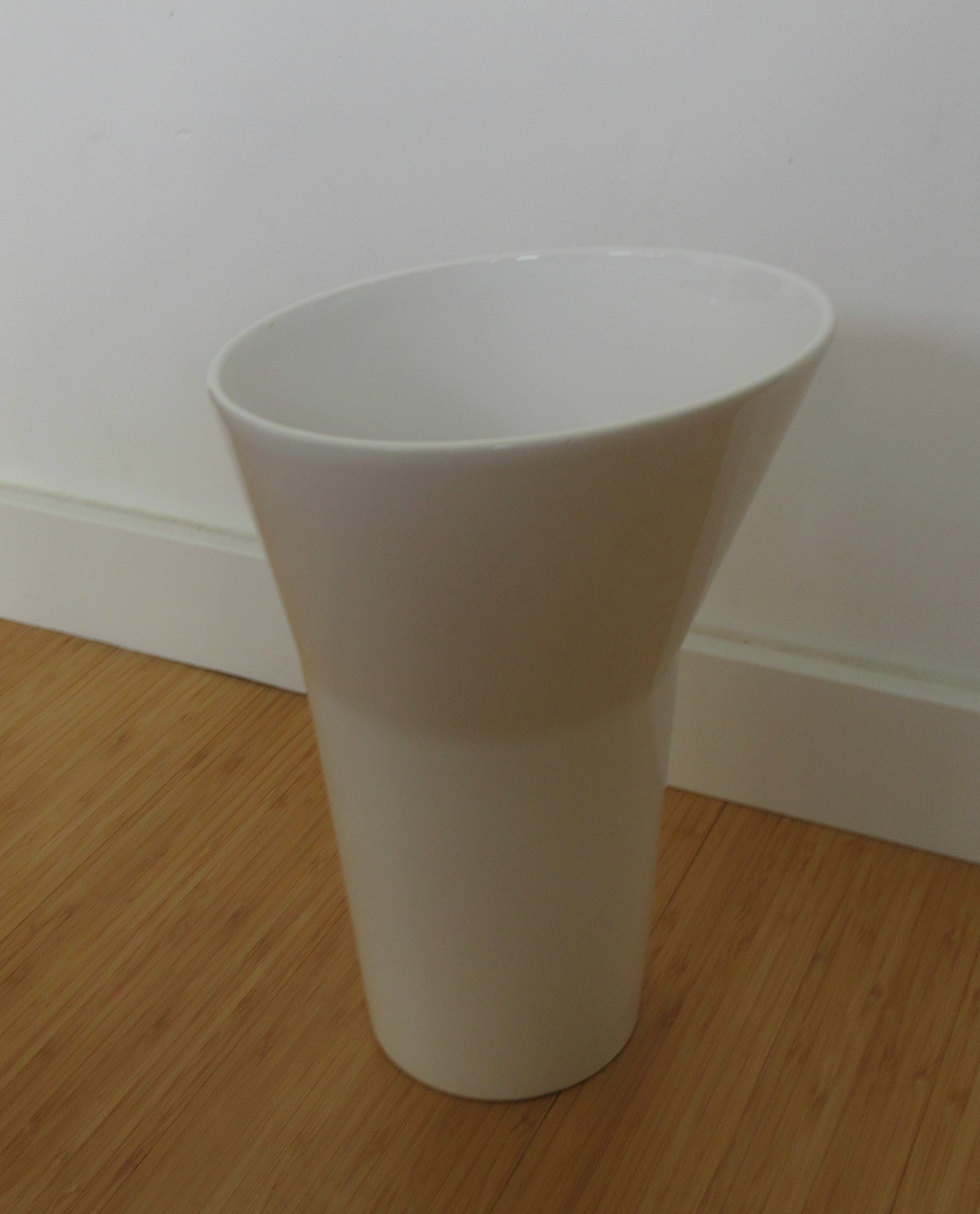 Niet of onleesbaar gesigneerd - ASA Design grote witte aardewerken schoorsteenvaas kopen? Bied vanaf 1!