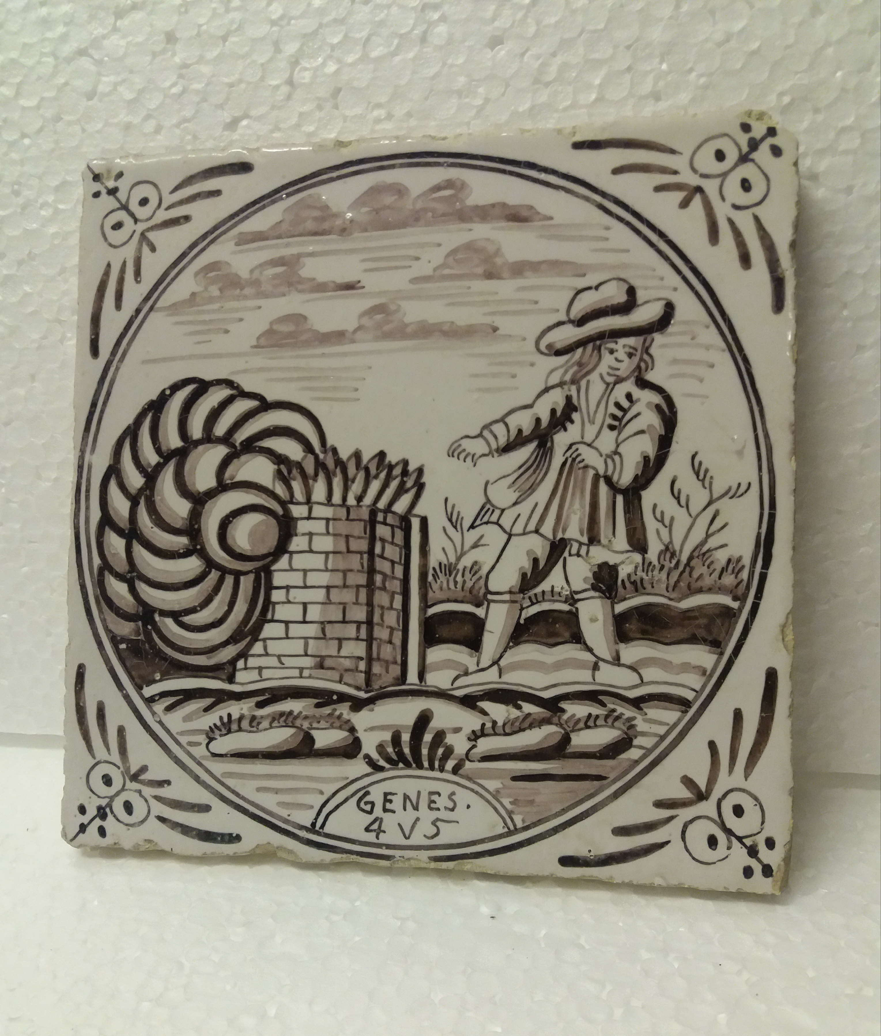 Niet of onleesbaar gesigneerd - Tegel in tinglazuur, met voorstelling: Genes. 4 v 5: Het offer van Kaïn, kopen? Bied vanaf 1!