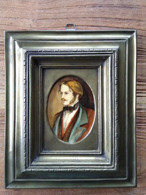 Niet of onleesbaar gesigneerd - Miniatuur Portret begin 20e eeuw in antieke koperen lijst kopen? Bied vanaf 1!