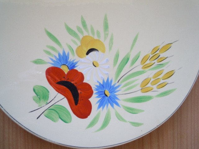 Niet of onleesbaar gesigneerd - Oude schaal FAIENCERIE DE LONGCHAMP -handgeschilderd verkocht voor € 1!