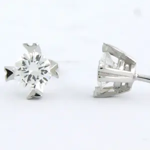 Buy 18k wit gouden solitair oorknoppen met briljant geslepen diamant tot. 0,22ct? Bid from 300!