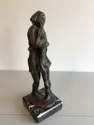 Astrid Veldhuyzen-Koppen - Sculptuur “ Bescherming “ kopen? Bied vanaf 69!