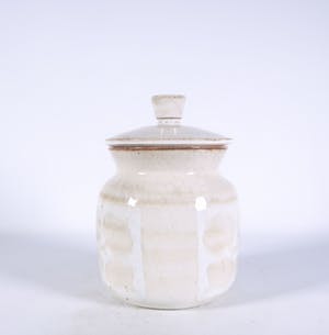 Dirk Hubers - Aardewerk, Dekselpot en schaal op voet kopen? Bied vanaf 80!