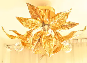 Willy Daro - Deckenlampe Messing vergoldet mit Blumenmuster für Massive 1970er Jahre kopen? Bied vanaf 300!