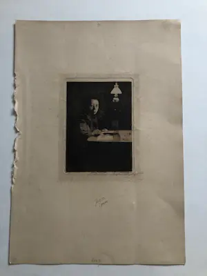 Kathe Kollwitz - Zelfportret met lamp aan tafel kopen? Bied vanaf 1249!