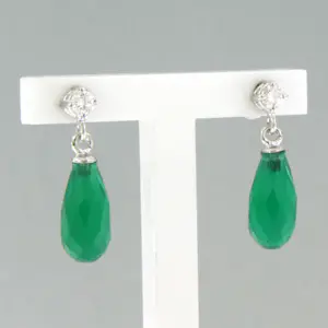 18k gouden oorhangers met groene chalcedoon en briljant geslepen diamant kopen? Bied vanaf 260!