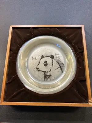 Bernard Buffet - Panda zilveren bord kopen? Bied vanaf 50!