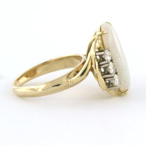 BWG gele ring bezet met opaal en briljant geslepen diamanten tot. 0.50ct kopen? Bied vanaf 280!