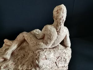 Niet of onleesbaar gesigneerd - Fraai beeld van naakte liggende dame kopen? Bied vanaf 1!