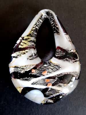 Niet of onleesbaar gesigneerd - Murano glass - hanger verkocht voor € 1!