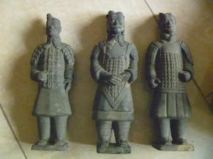 Curiosa - 3 chinese terracotta beeldjes van strijders in originele doos kopen? Bied vanaf 49!