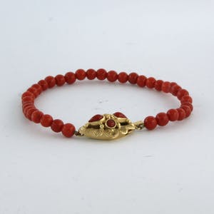 14k gouden slot met koraal aan een koralen kralen armband - 17 cm lang kopen? Bied vanaf 110!