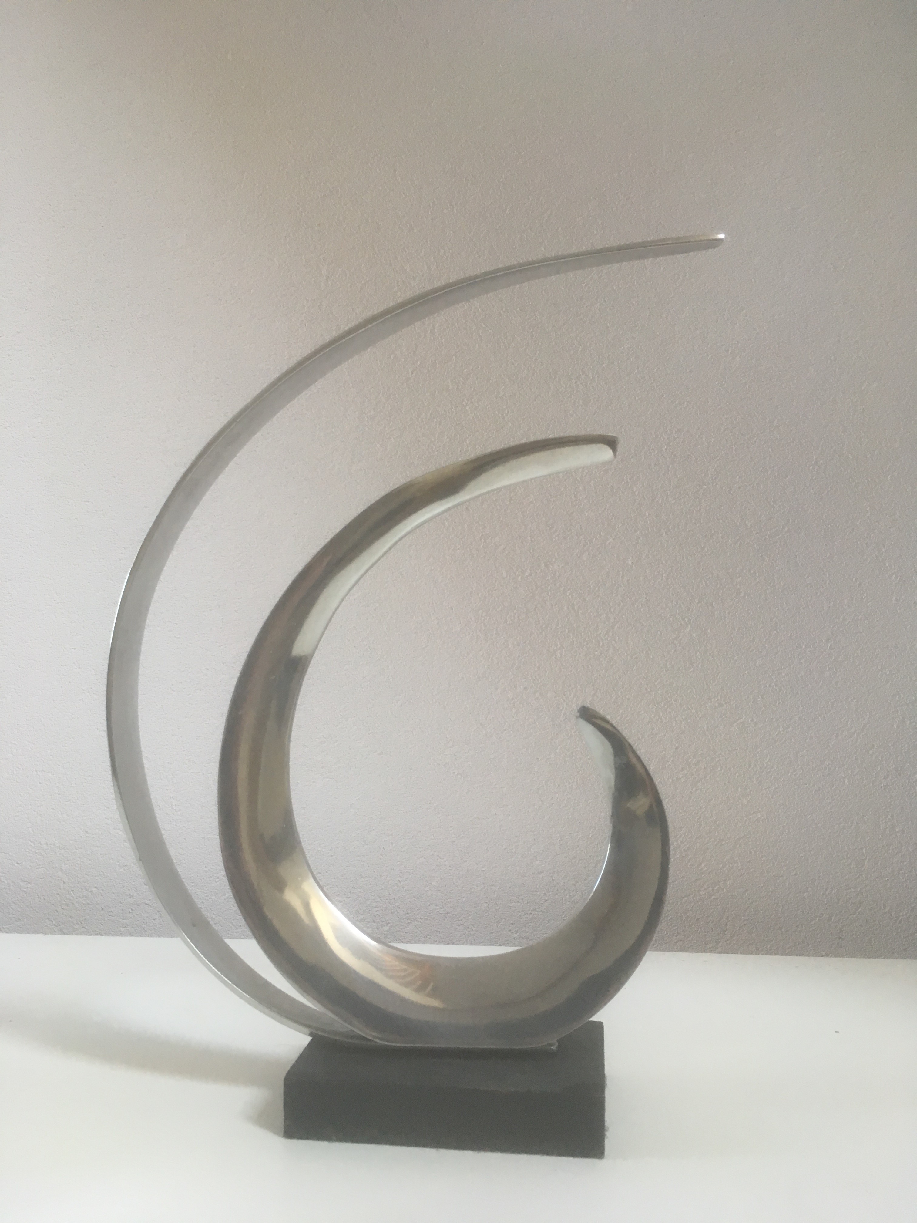 Niet of onleesbaar gesigneerd - Modern design sculptuur kopen? Bied vanaf 1!