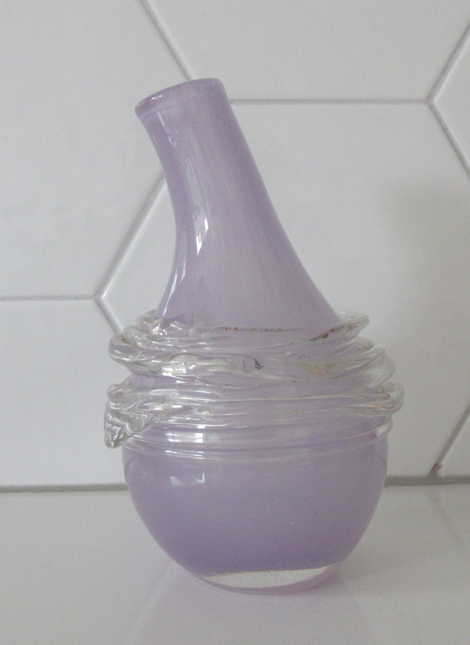 Fidrio - Lila hand geblazen dik glazen draadvaasje verkocht voor € 8!