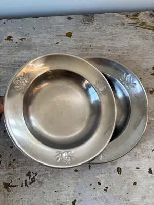GERO - 2 zeldzame Vintage Gero Zilmeta kinderbordjes, eekhoorn reliëf, 50ies kaufen? Bieten Sie von 20!