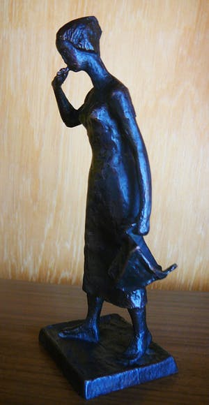 Brons (Onbekend) - Vrouwenfiguur met tas kopen? Bied vanaf 35!