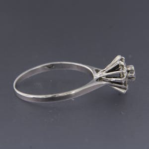 18K Goud - witgouden ring bezet met briljant geslepen diamanten, ringmaat 18 (56) kopen? Bied vanaf 240!