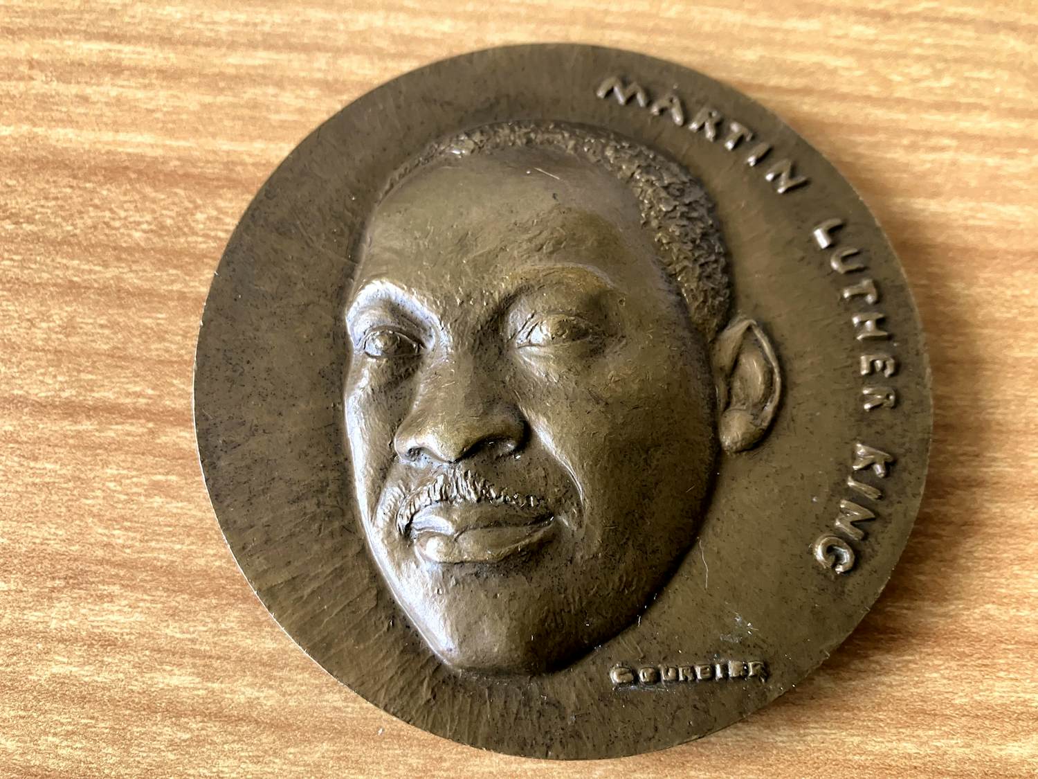 Marcel Courbier - Zware bronzen penning Martin Luther King -Nobelprijs -1969 kopen? Bied vanaf 65!