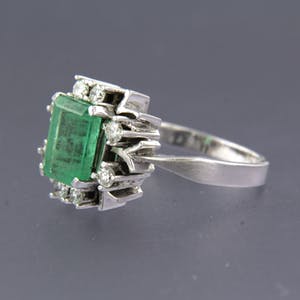 14K Goud - witgouden vintage entourage ring met smaragd en diamant kopen? Bied vanaf 850!