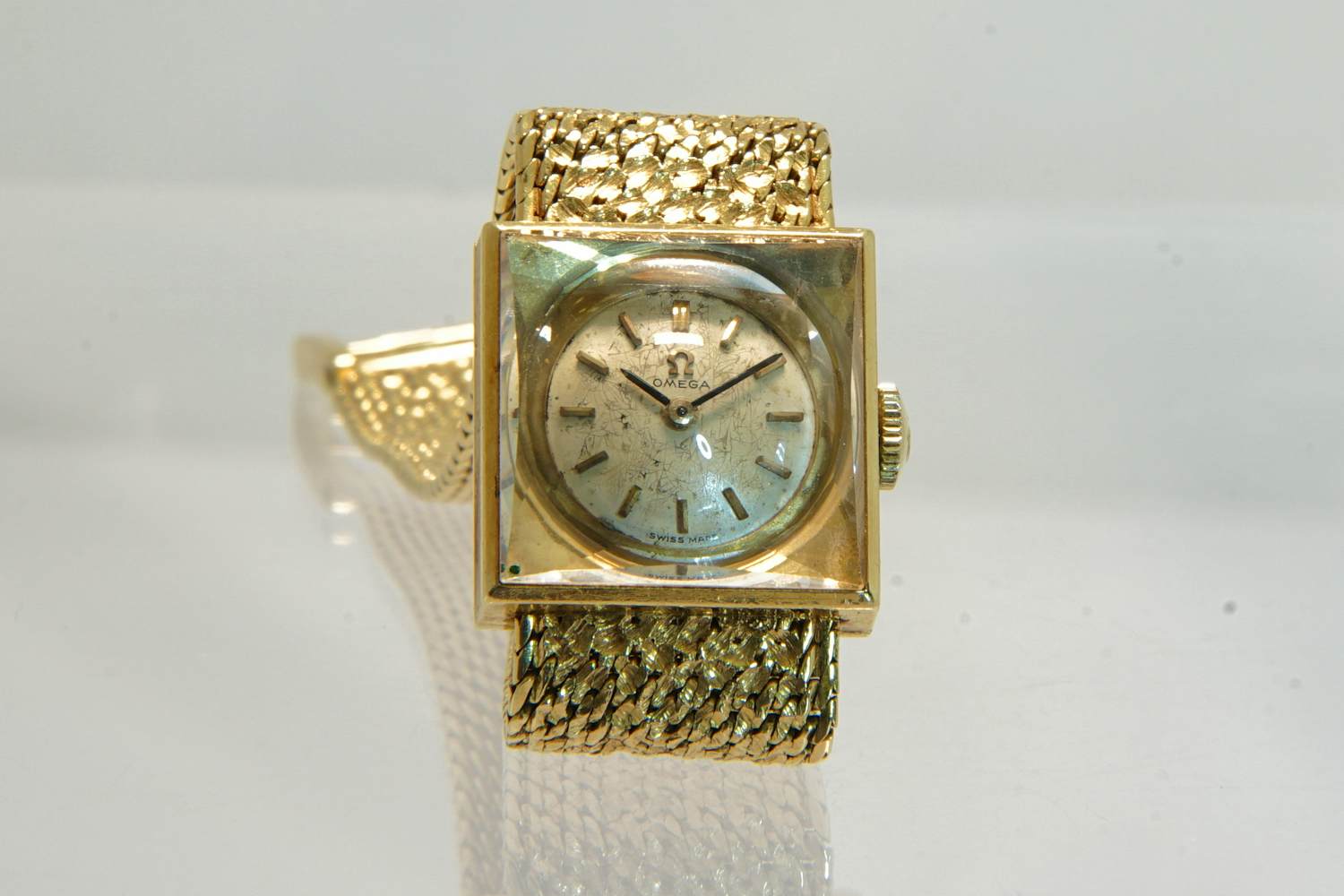 Buy 81 - 18 karaats geelgouden vintage Omega damespolshorloge met milaneseband? Bid from 2100!