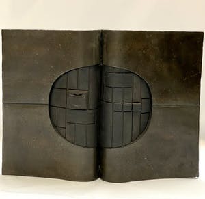 Niet of onleesbaar gesigneerd - Duits bronzen boekwerk kopen? Bied vanaf 1!