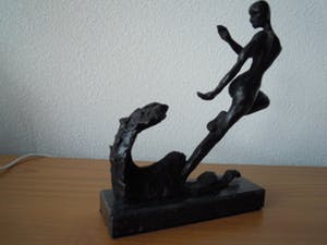 Brons (Onbekend) - Gesigneerd bronzen beeld - Naakte vrouw die vlucht voor golf water kopen? Bied vanaf 65!