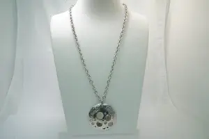 39 - Lang 1e gehlt. zilveren collier en grote "the beauty of heaven" hanger kopen? Bied vanaf 80!