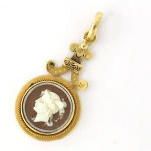 18k gouden hanger bezet met camee kopen? Bied vanaf 180!