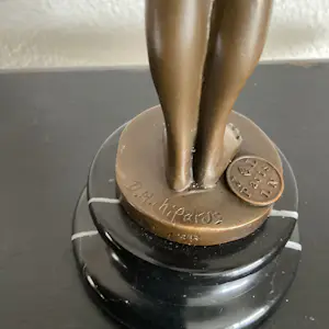 Demetre Haralamb Chiparus - Het verdrietige meisje kopen? Bied vanaf 120!