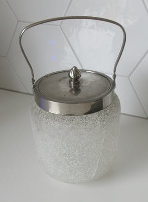 Niet of onleesbaar gesigneerd - Antieke Friese glazen koekjespot met vernikkelde montuur kopen? Bied vanaf 10!