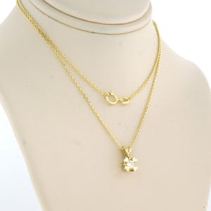 14k gouden collier met een solitair hanger bezet met Bolsjewiek geslepen diamant kopen? Bied vanaf 190!