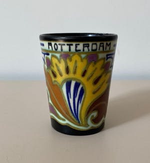Plateelfabriek Ivora - Art deco platelen beker "Rotterdam" kopen? Bied vanaf 1!