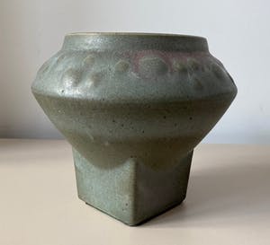 Keramische industrie Loré - Zeldzame brutalistische vaas modelnr B150 ontwerp Matt Camps kopen? Bied vanaf 1!