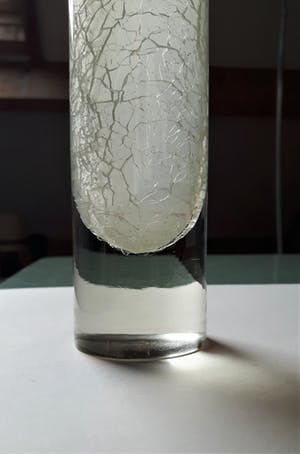 Niet of onleesbaar gesigneerd - Design cilindervaas met inwendig craquelé kopen? Bied vanaf 1!