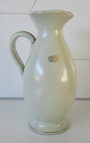 Niet of onleesbaar gesigneerd - Delfos creme wit aardewerken kannetje kopen? Bied vanaf 10!