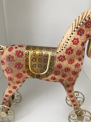 Marianne Bey - Red Flowers kopen? Bied vanaf 40!