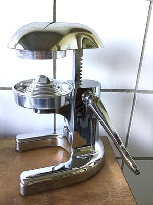 Niet of onleesbaar gesigneerd - Design citruspers chroom kopen? Bied vanaf 1!