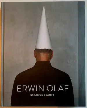 Erwin Olaf - Gesigneerd boek: Strange beauty kopen? Bied vanaf 250!