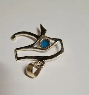 Nieuw handgemaakte zilveren hanger met het Oog van Horus kopen? Bied vanaf 45!