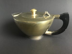 Niet of onleesbaar gesigneerd - Theepot in Bauhaus stijl kopen? Bied vanaf 1!