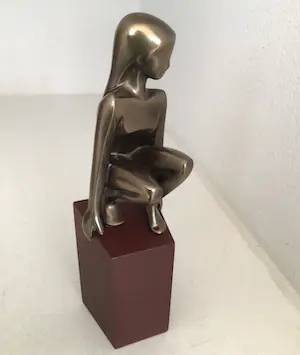 Janneke Ros - Beeld “ SCHOONHEID “. Gesigneerd kopen? Bied vanaf 1!