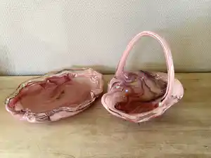 Niet of onleesbaar gesigneerd - Italiaanse design glaswerk, mand plus schaal verkocht voor € 1!