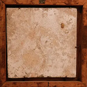 Porceleyne Fles - Drie antieke Delftsblauwe tegels van geglazuurd aardewerk, 17e eeuw. kopen? Bied vanaf 64!