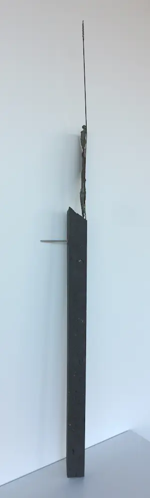 Franz Josef Vanck - Wandobject (brons), Figuur met speer kopen? Bied vanaf 500!